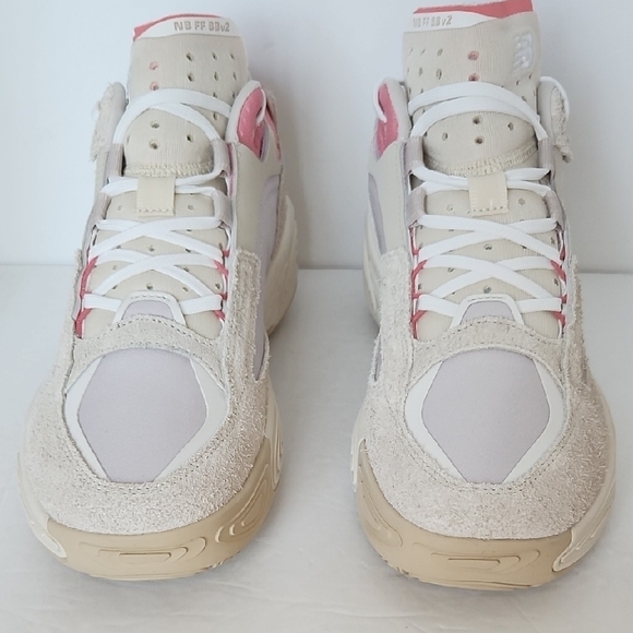 New Balance Unisex Sneakers in Beige and Coral - Picture 2 of 9